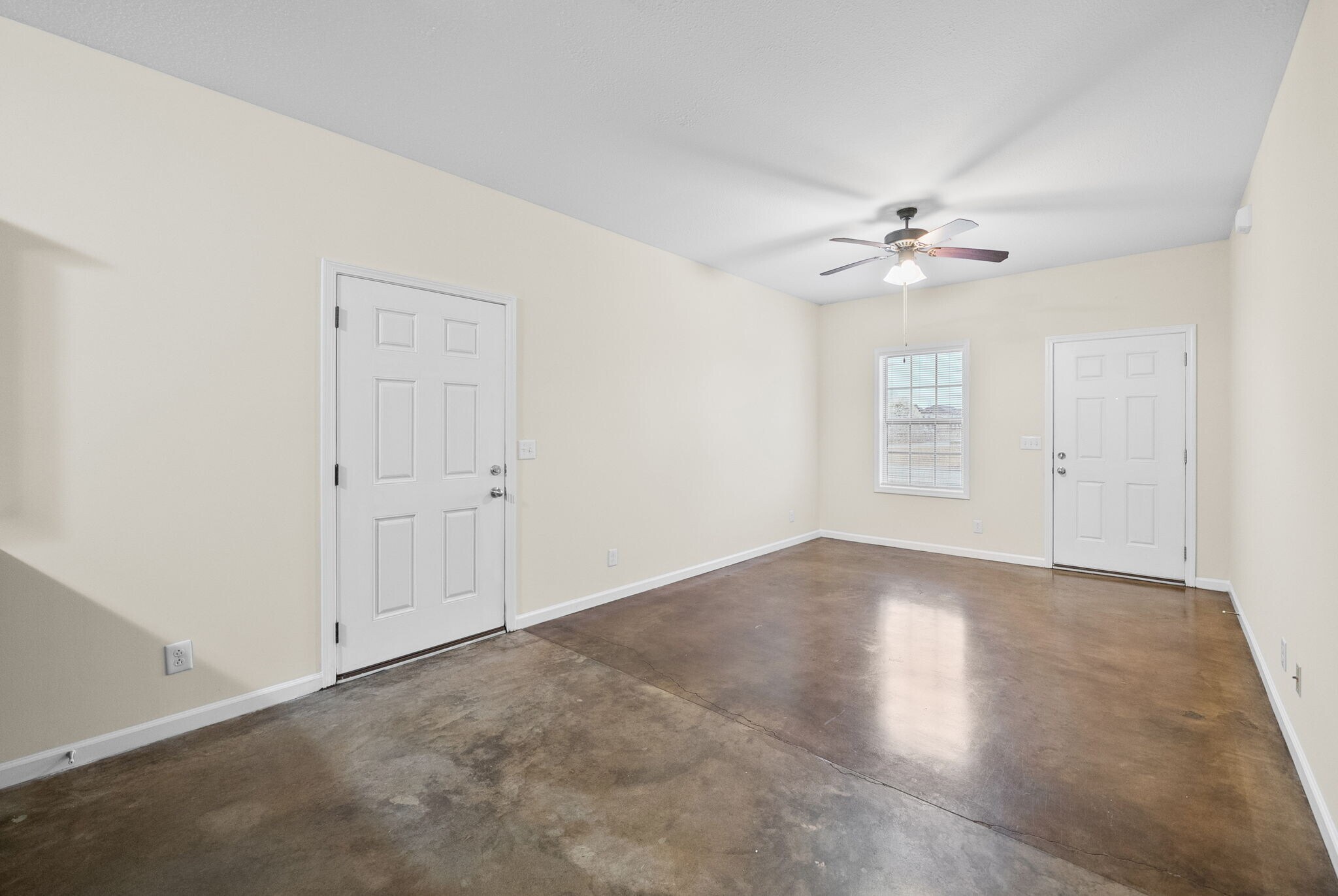 Building Photo - 109 Holland Dr