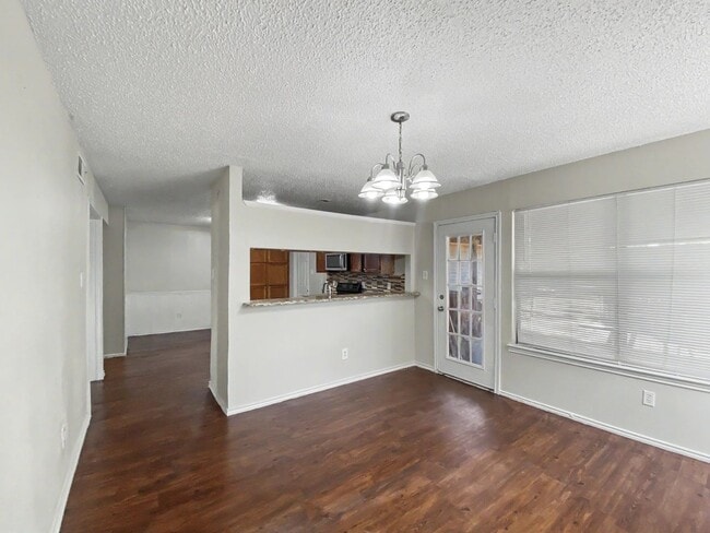 Building Photo - Spacious, Updated Townhome in Garland