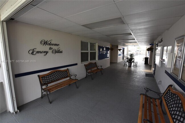 Building Photo - 2515 Emory Dr W