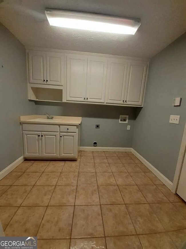 Building Photo - 208 Autumn Trail Way