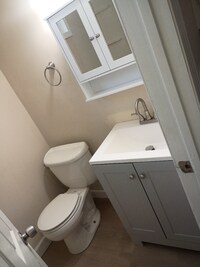 Building Photo - 137 Lockwood Ave