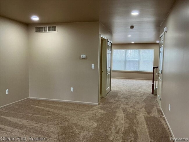 Building Photo - 48161 Nottinghill Ln