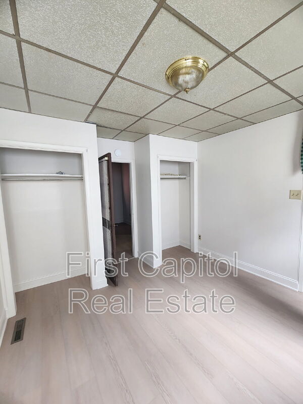 Building Photo - 233 E King St
