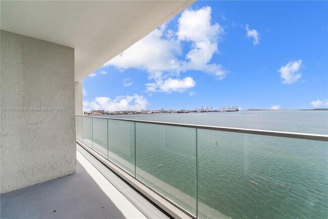 Building Photo - 800 Claughton Island Dr