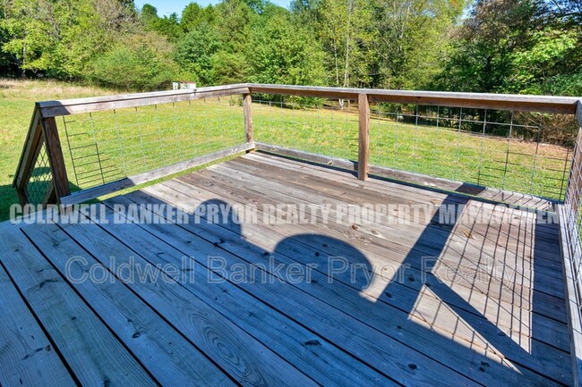 Building Photo - 150 Scenic Dr