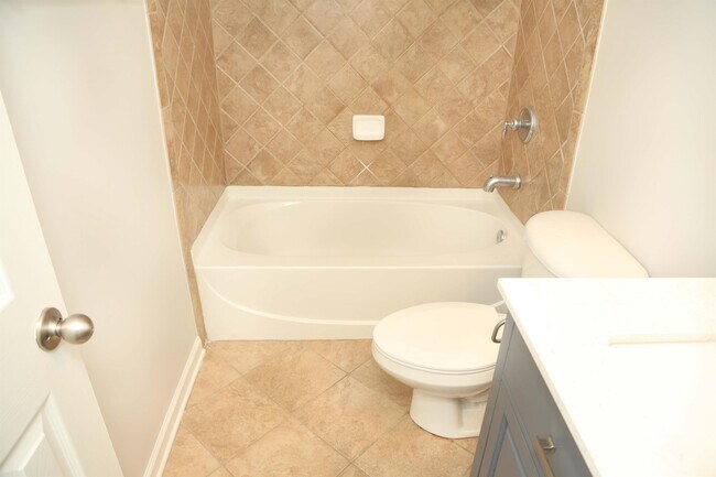 Building Photo - 851 Stratum Way SE