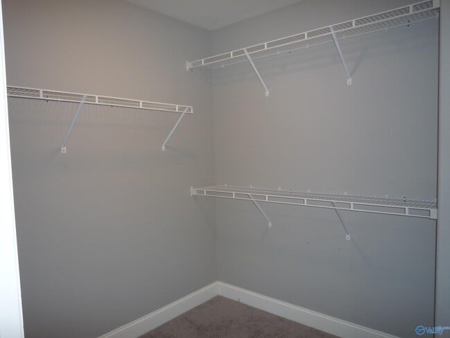 Building Photo - 13205 Hill Crest Dr