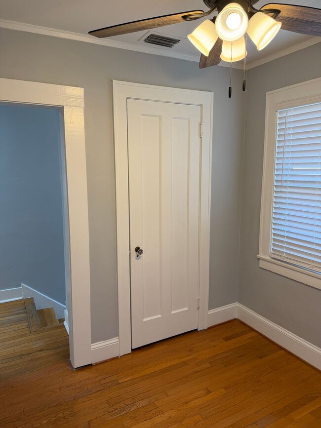 Building Photo - GHENT - 4 Bedroom Home with a Detached Garage