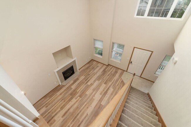 Building Photo - Beautifully Updated Single Family in a Private Community