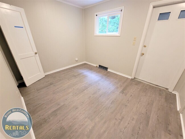 Building Photo - 3bd/2ba House On Faculty Street---Great Location!