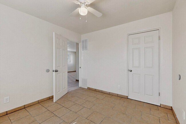 Building Photo - 540 Cardenas Dr SE