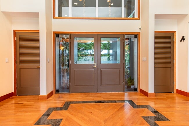 Building Photo - Beautiful Custom Home Overlooking Sequim Bay