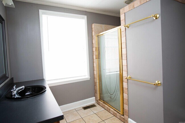 Building Photo - 504 W 33rd St