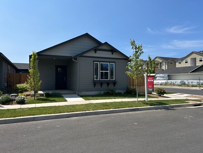 Primary Photo - Newer 3 Bedroom / 2 Bathroom Home In NW Re...