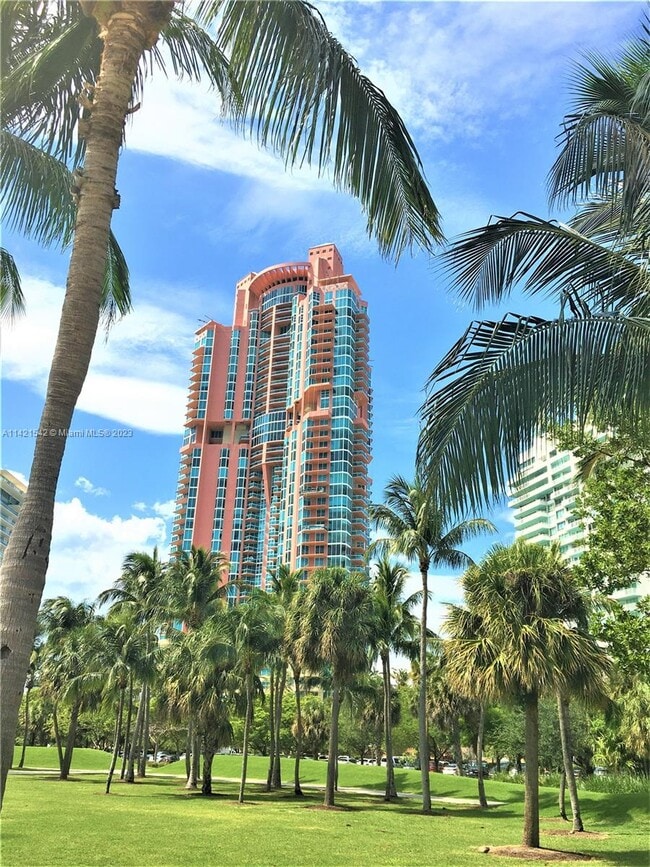 Building Photo - 300 South Pointe Dr
