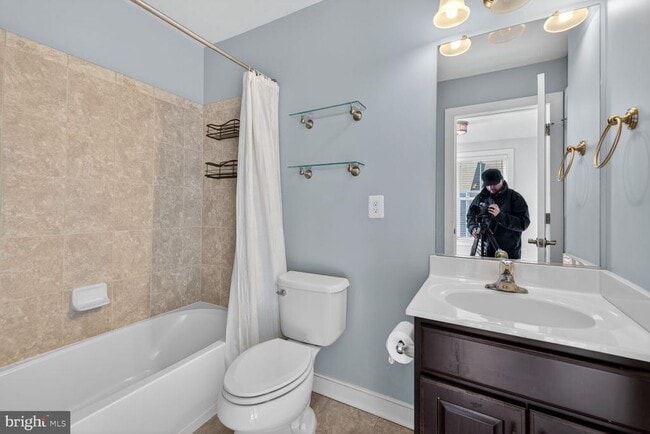 Building Photo - 724 Hendrix Ave