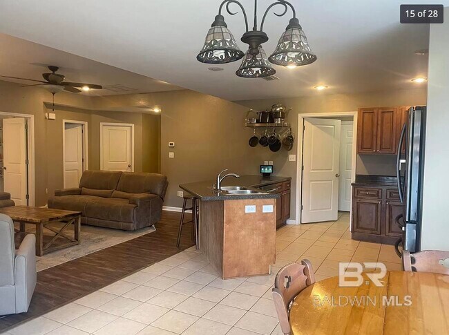 Building Photo - 14611 Silveroaks Loop