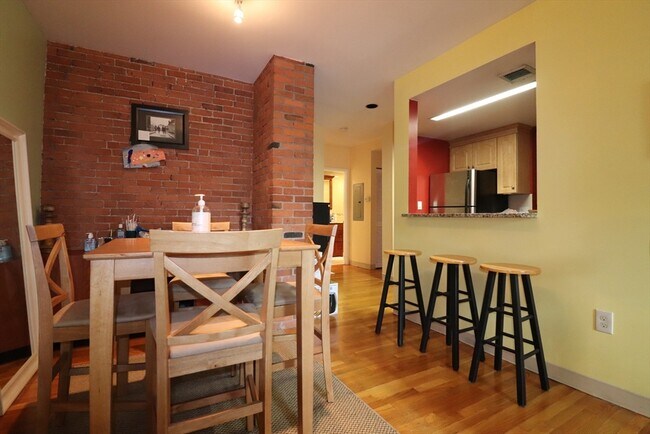 Primary Photo - 96 Gainsborough St