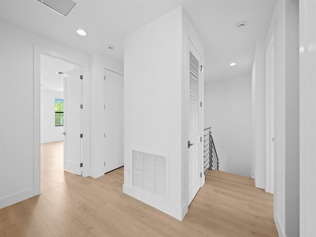Building Photo - 1446 SW 23rd St