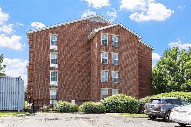 Building Photo - 200 Captains Row