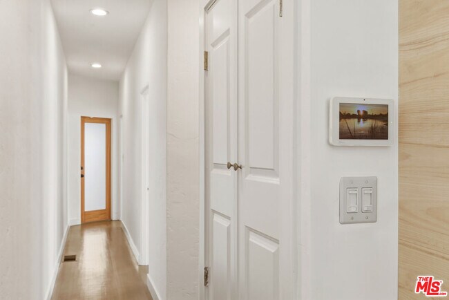 Building Photo - 3429 Edgehill Dr