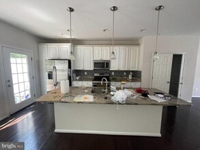 Building Photo - 6800 Green Mill Way