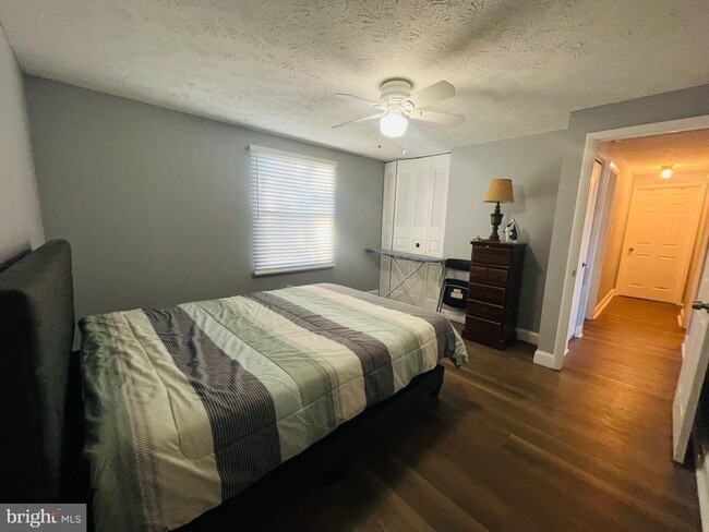 Building Photo - 13200 Cabinwood Dr