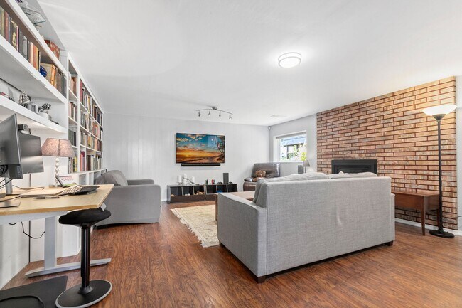 Building Photo - 4bd/2.75ba Seattle House