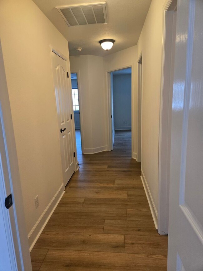 Building Photo - 3-Bedroom Townhome with Garage – Prime Coeur d’Alene Location