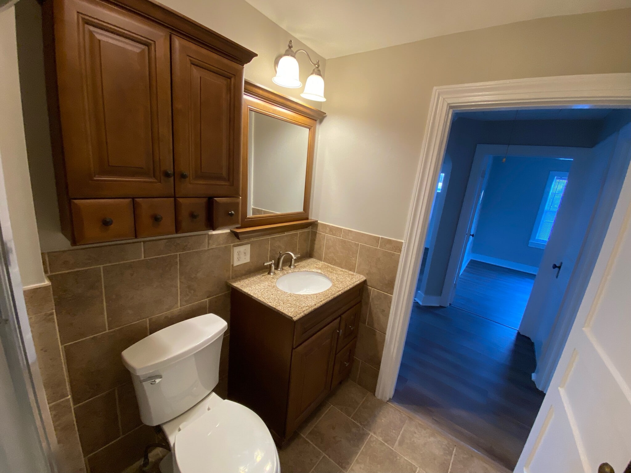 Building Photo - 819 E Cedar St