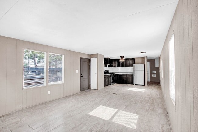 Building Photo - Incredible 3 bedroom, 1 1/2 bath mobile ho...