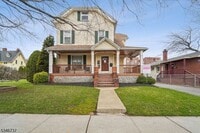 Building Photo - 44 Elm St