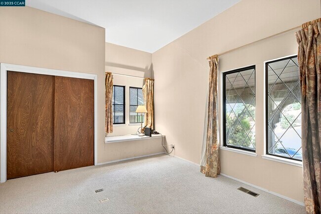 Building Photo - 58 St Andrews Ln