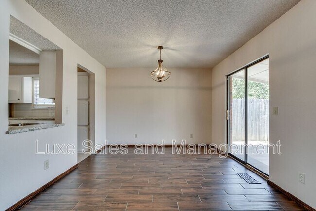 Building Photo - 7713 Doris Dr