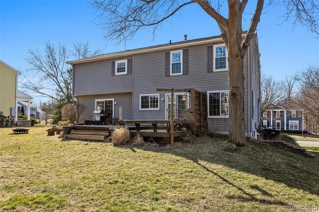 Building Photo - 2244 N Fairview Ln