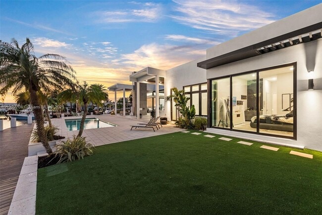 Building Photo - 3701 NE 26th Ave