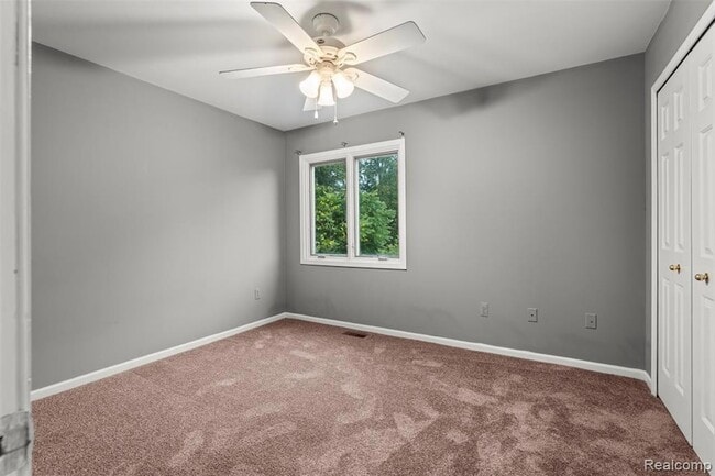 Building Photo - 23931 Pointe Dr