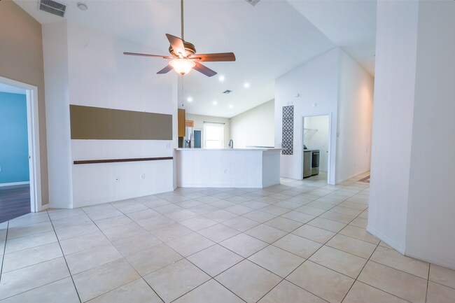 Building Photo - 2674 Willow Glen Cir