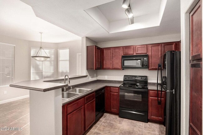 Building Photo - Immaculate Lakewood Community Condo
