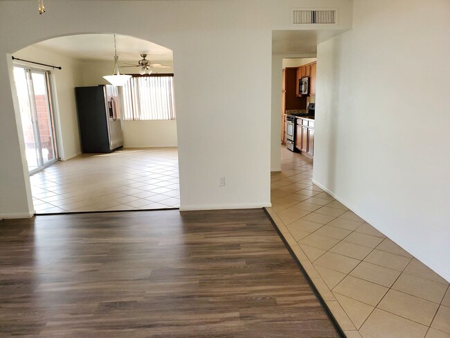 Building Photo - 3 bedroom + mother in law suite/ home offi...