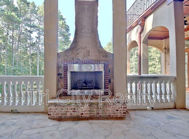 Building Photo - 250 Moss Creek Walk