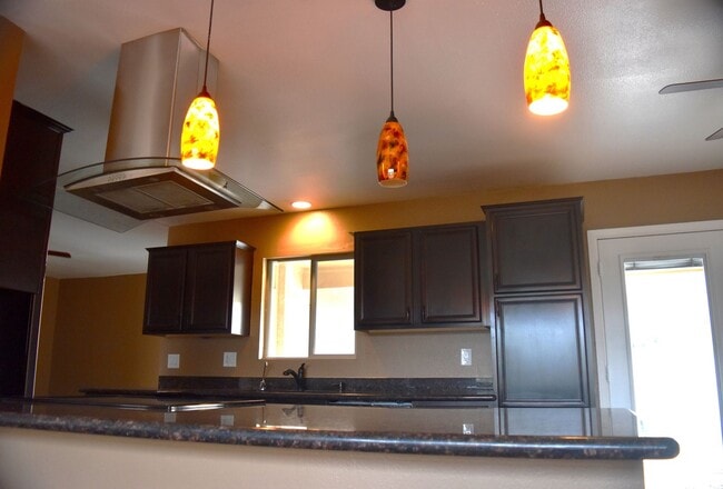 Building Photo - Awesome 5 Bed 2 Bath Home at ASU