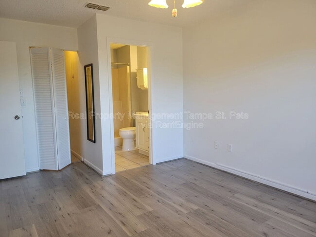 Building Photo - 4903 Myrtle Oak Dr