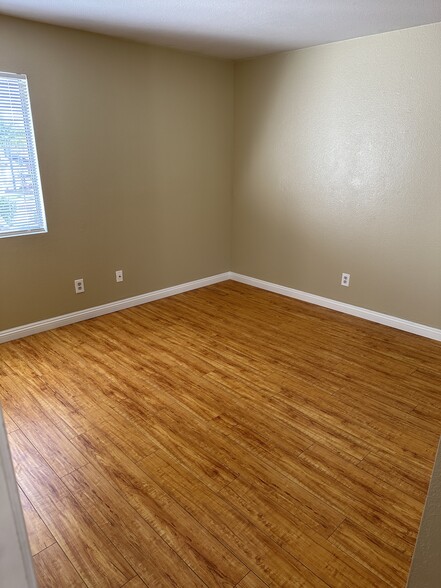 Building Photo - 40068 Milkwood Ln