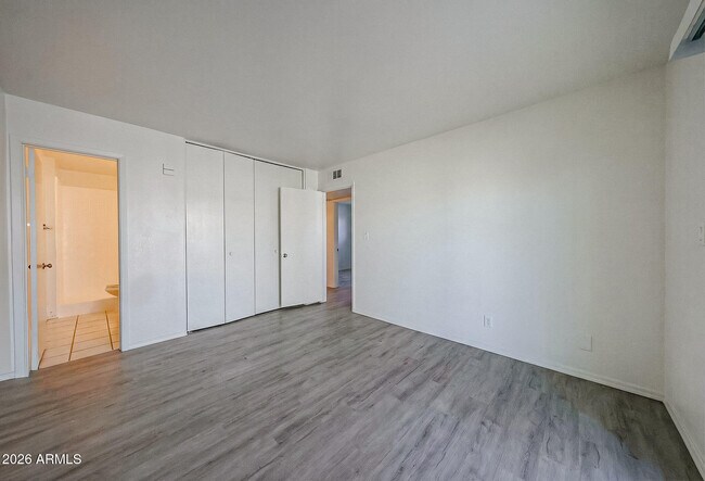 Building Photo - 2226 W Heatherbrae Dr