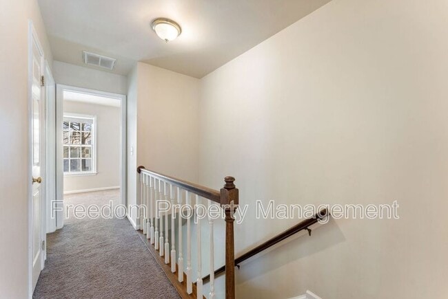 Building Photo - 726 Pine Tree Ct