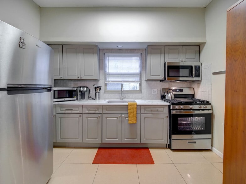 Building Photo - 24 Britton St