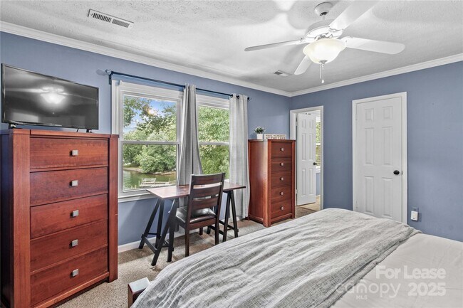 Building Photo - 9598 Riviera Dr
