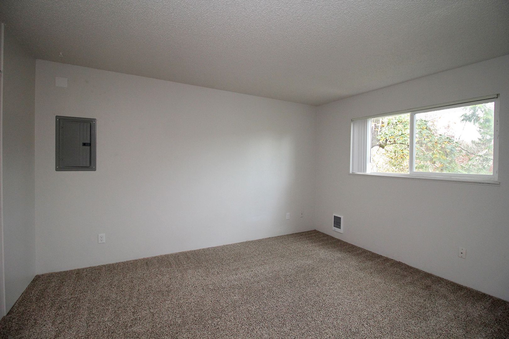 Building Photo - 5704 SW Beaverton Hillsdale Hwy