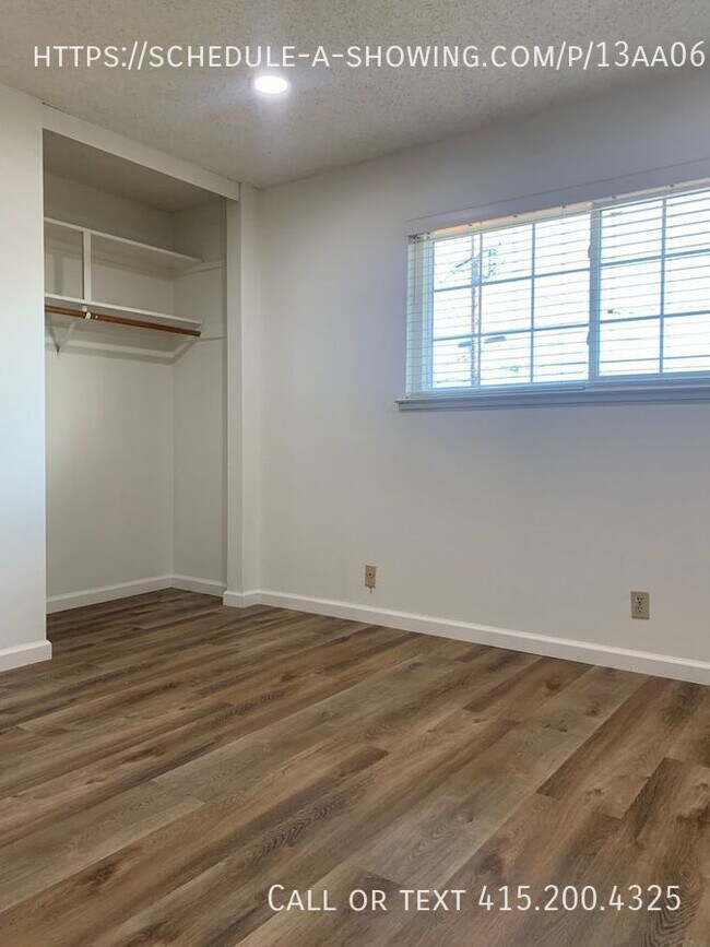 Building Photo - 4840 Minas Dr